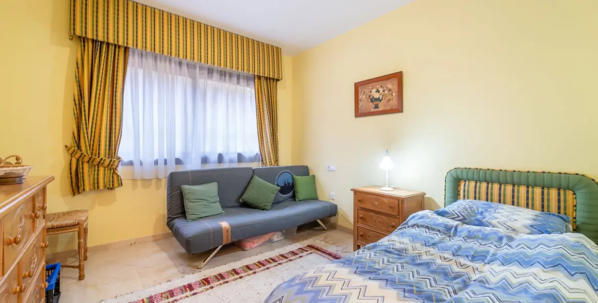 Продажа апартаментов на первом этаже в Los Arqueros 18