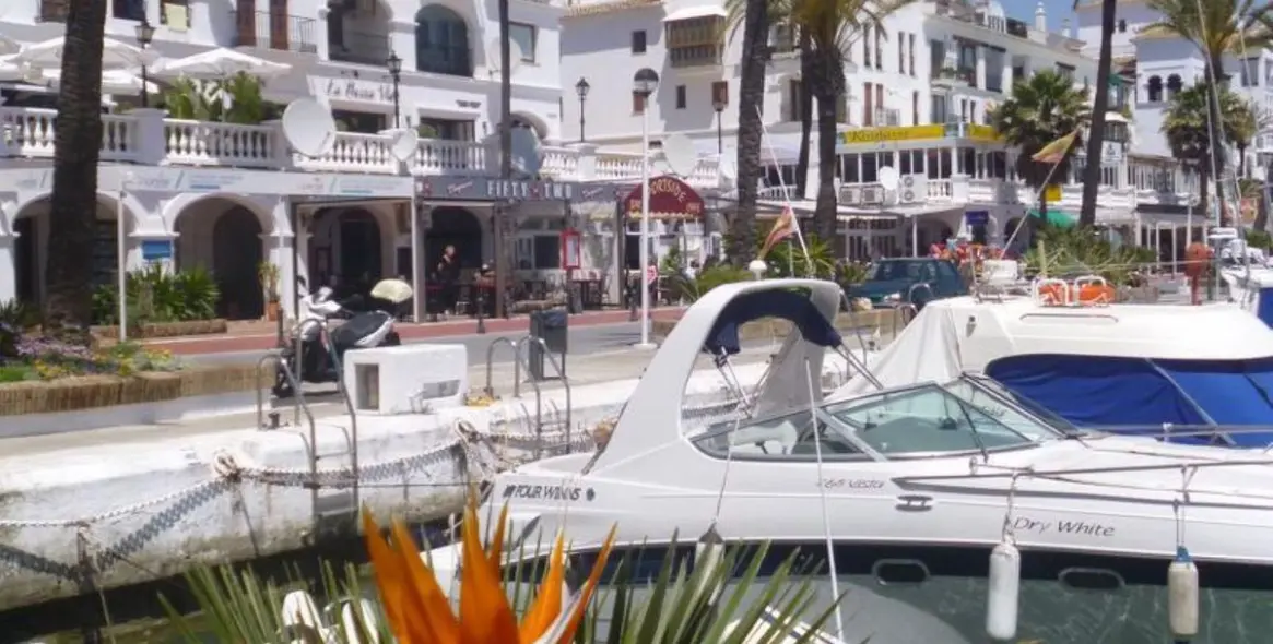 Продажа апартаментов на первом этаже в Doña Julia 14