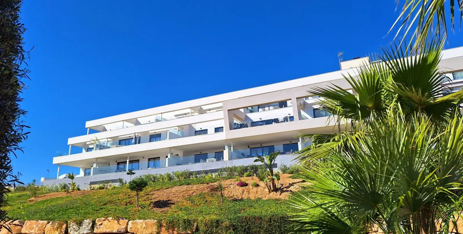 Venta de apartamento en planta baja en Doña Julia 30