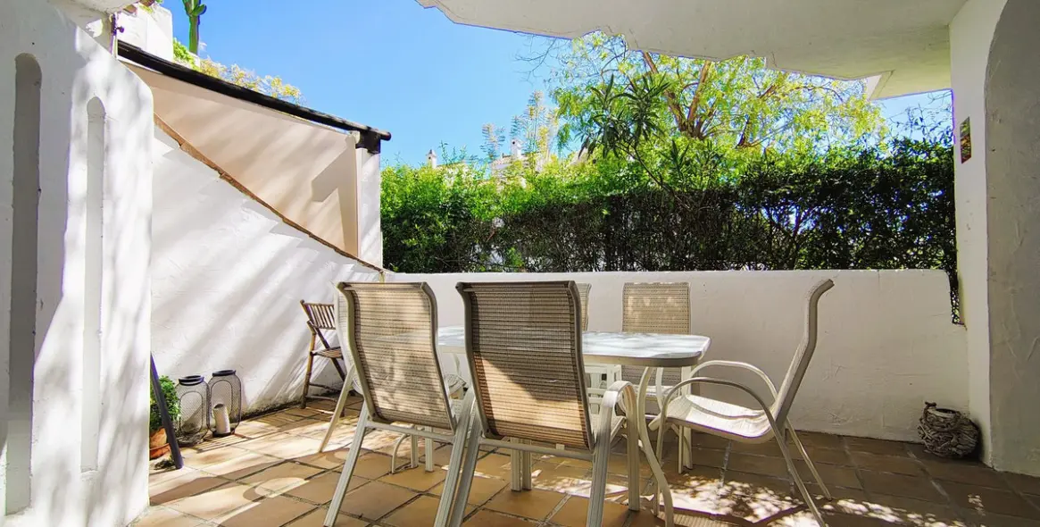 Sale of ground floor apartment in Nueva Andalucía 11