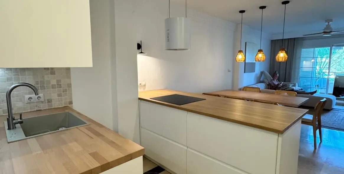 Sale of ground floor apartment in Río Real 2