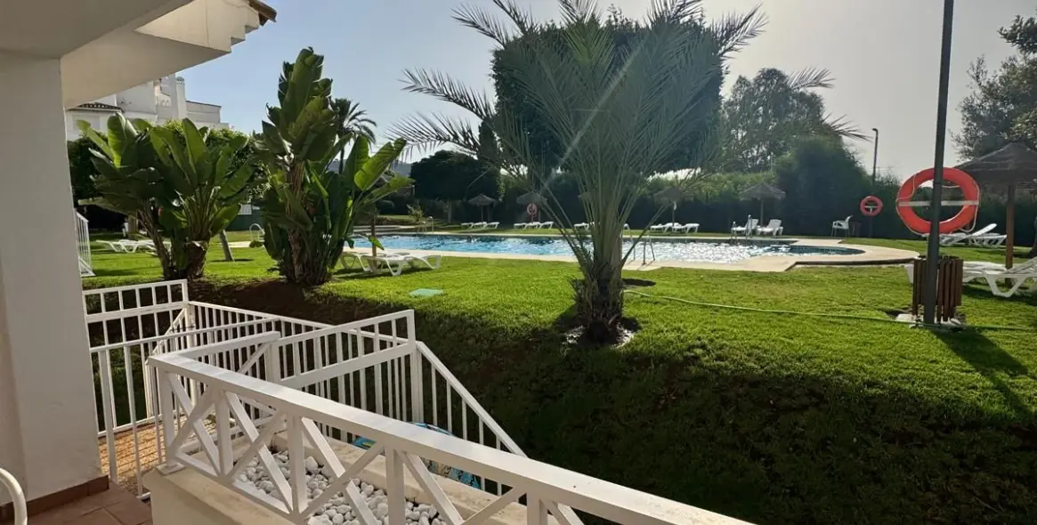 Sale of ground floor apartment in Río Real 7