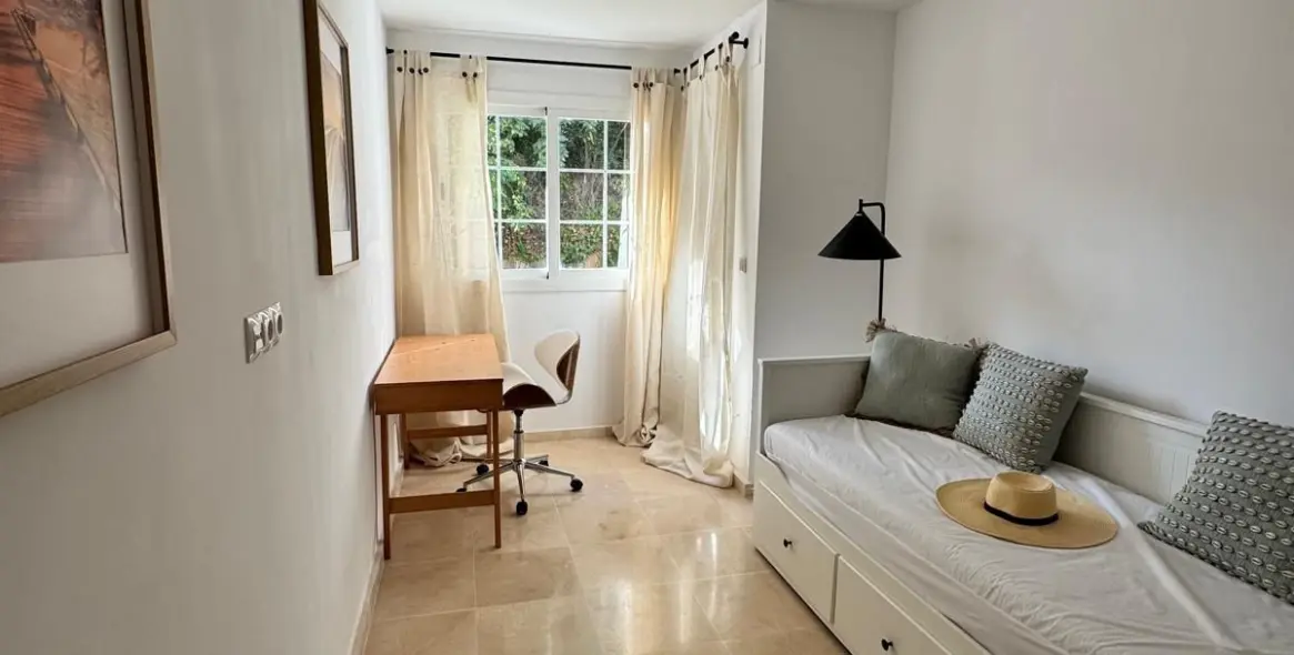 Sale of ground floor apartment in Río Real 19