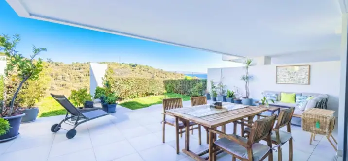 Sale of ground floor apartment in Estepona 0