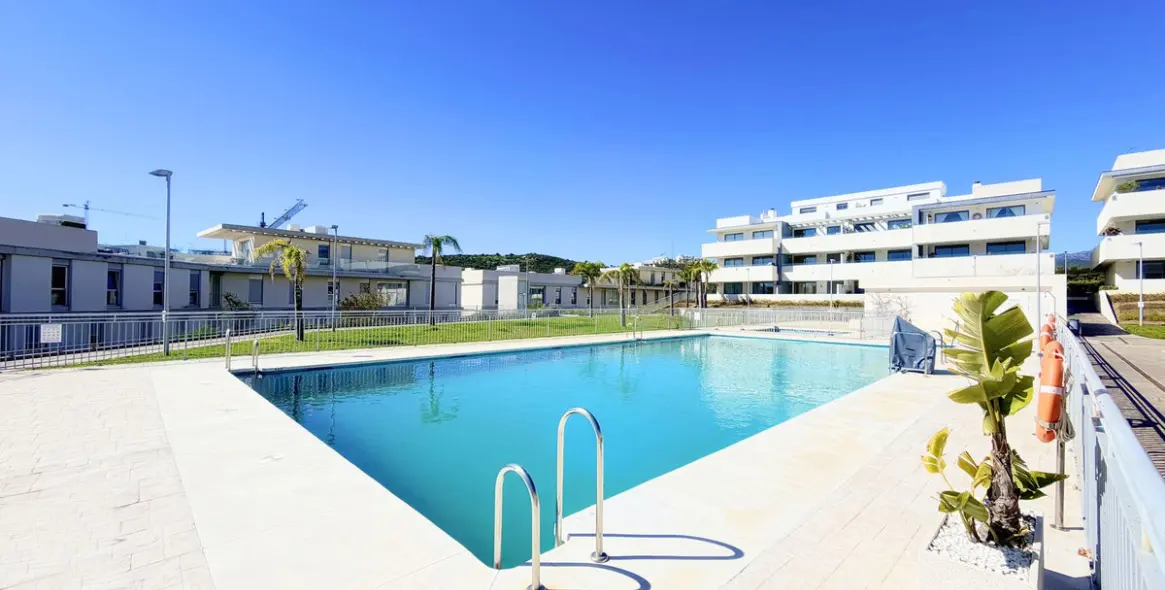 Sale of ground floor apartment in Estepona 2