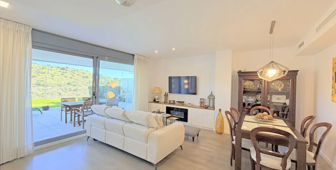 Sale of ground floor apartment in Estepona 3