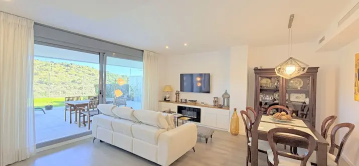 Sale of ground floor apartment in Estepona 2