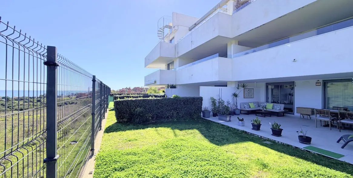 Sale of ground floor apartment in Estepona 8