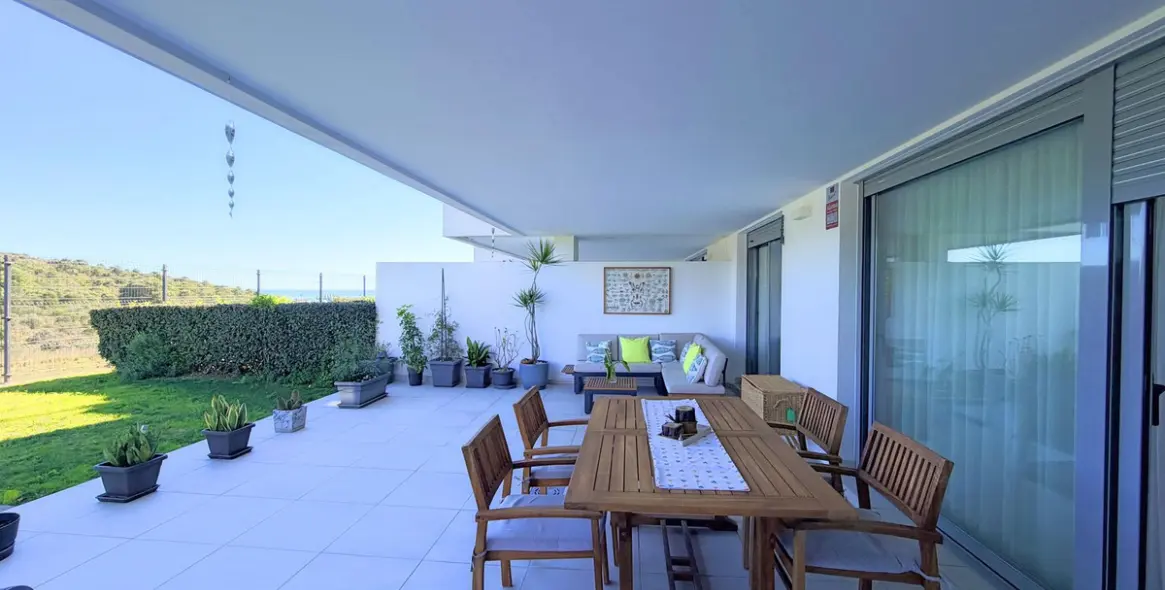 Sale of ground floor apartment in Estepona 11