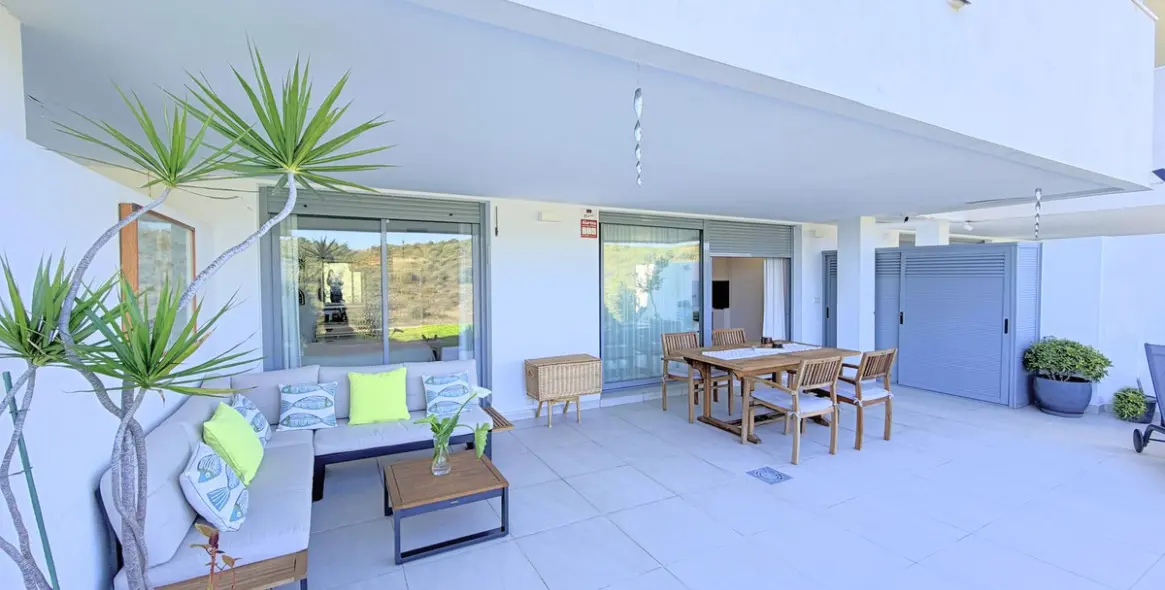 Sale of ground floor apartment in Estepona 12