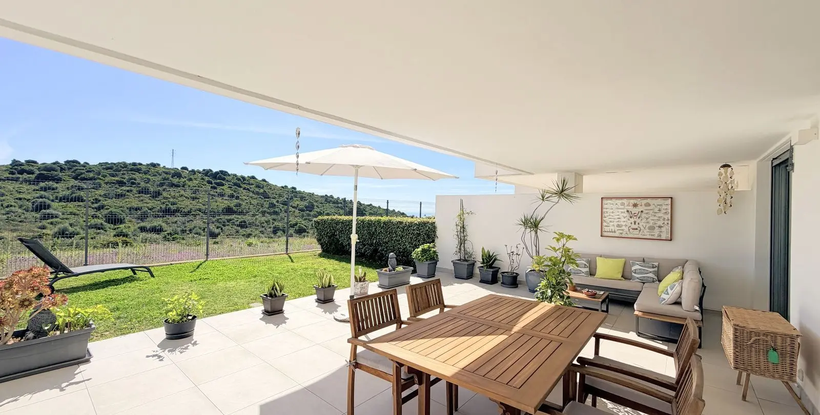Sale of ground floor apartment in Estepona 1