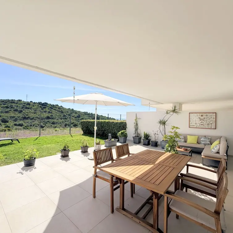 Продажа апартаментов на первом этаже в Estepona