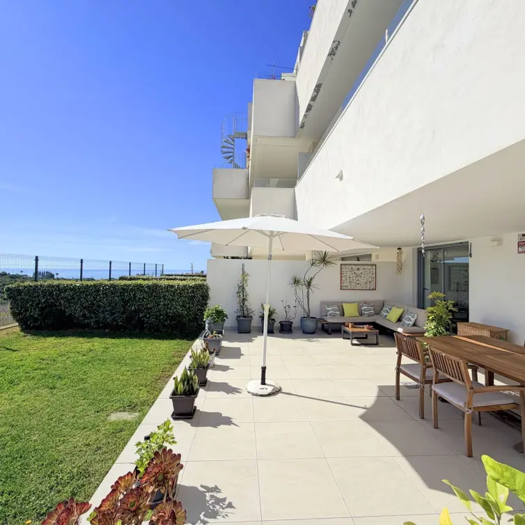Продажа апартаментов на первом этаже в Estepona