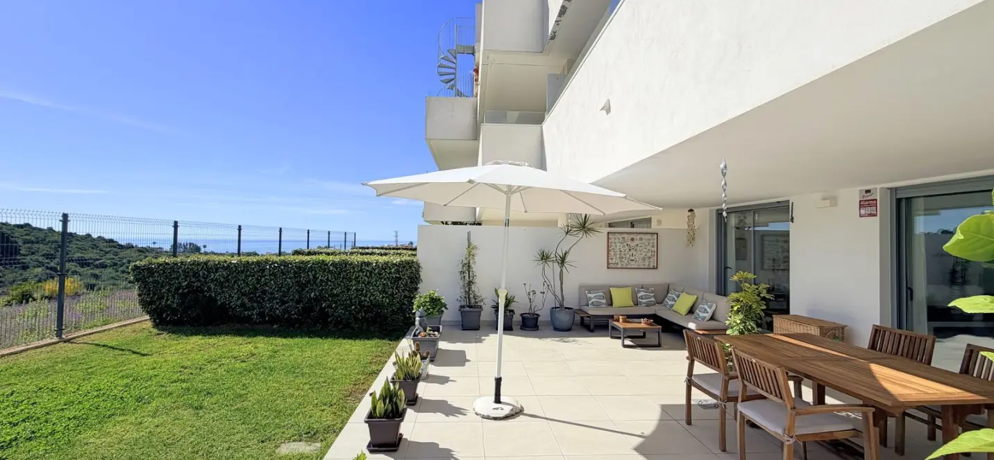 Продажа апартаментов на первом этаже в Estepona 1