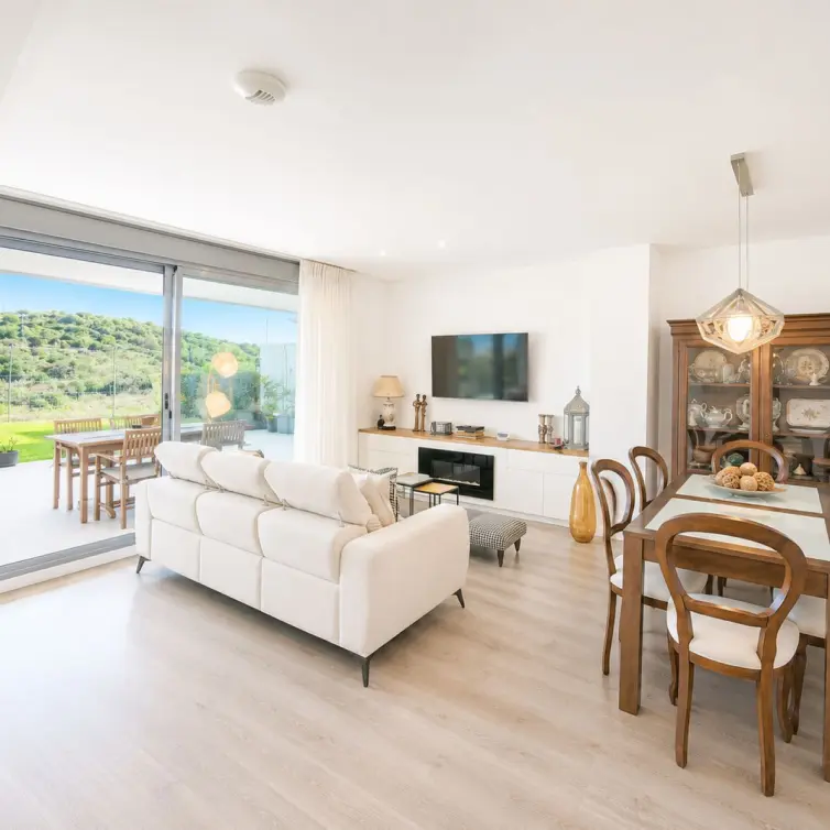 Продажа апартаментов на первом этаже в Estepona
