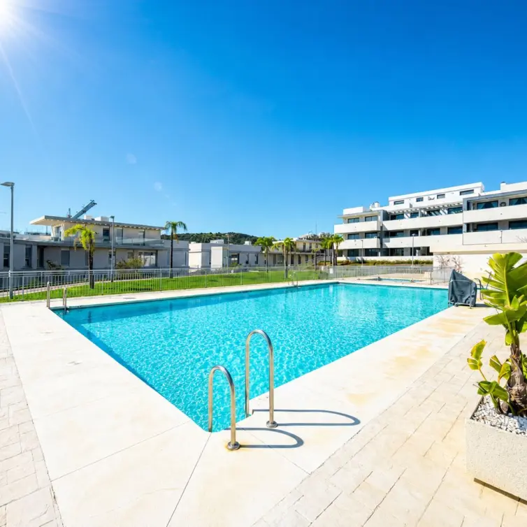 Продажа апартаментов на первом этаже в Estepona