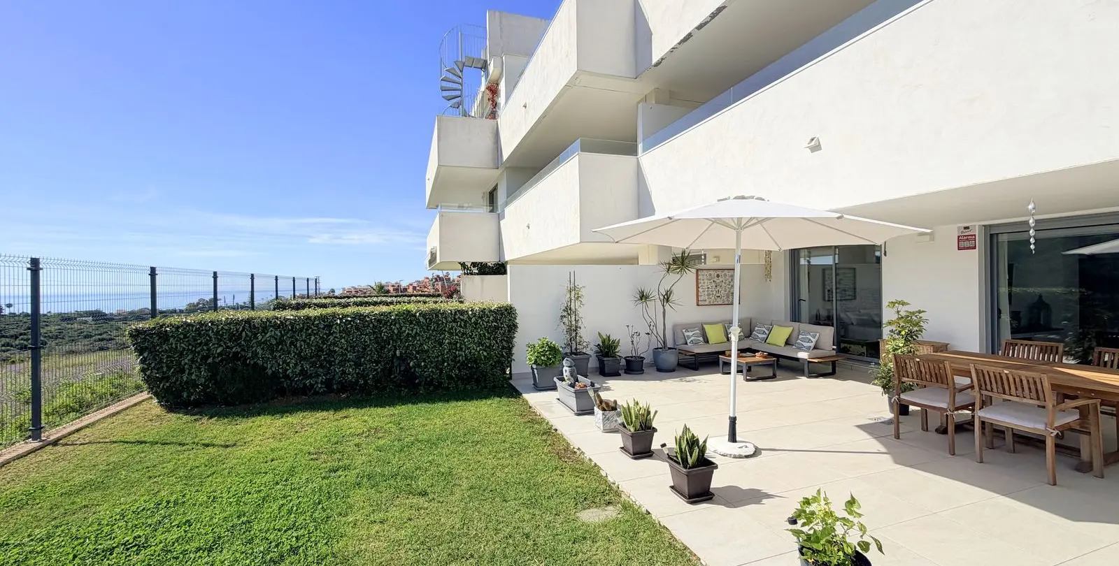 Sale of ground floor apartment in Estepona 10