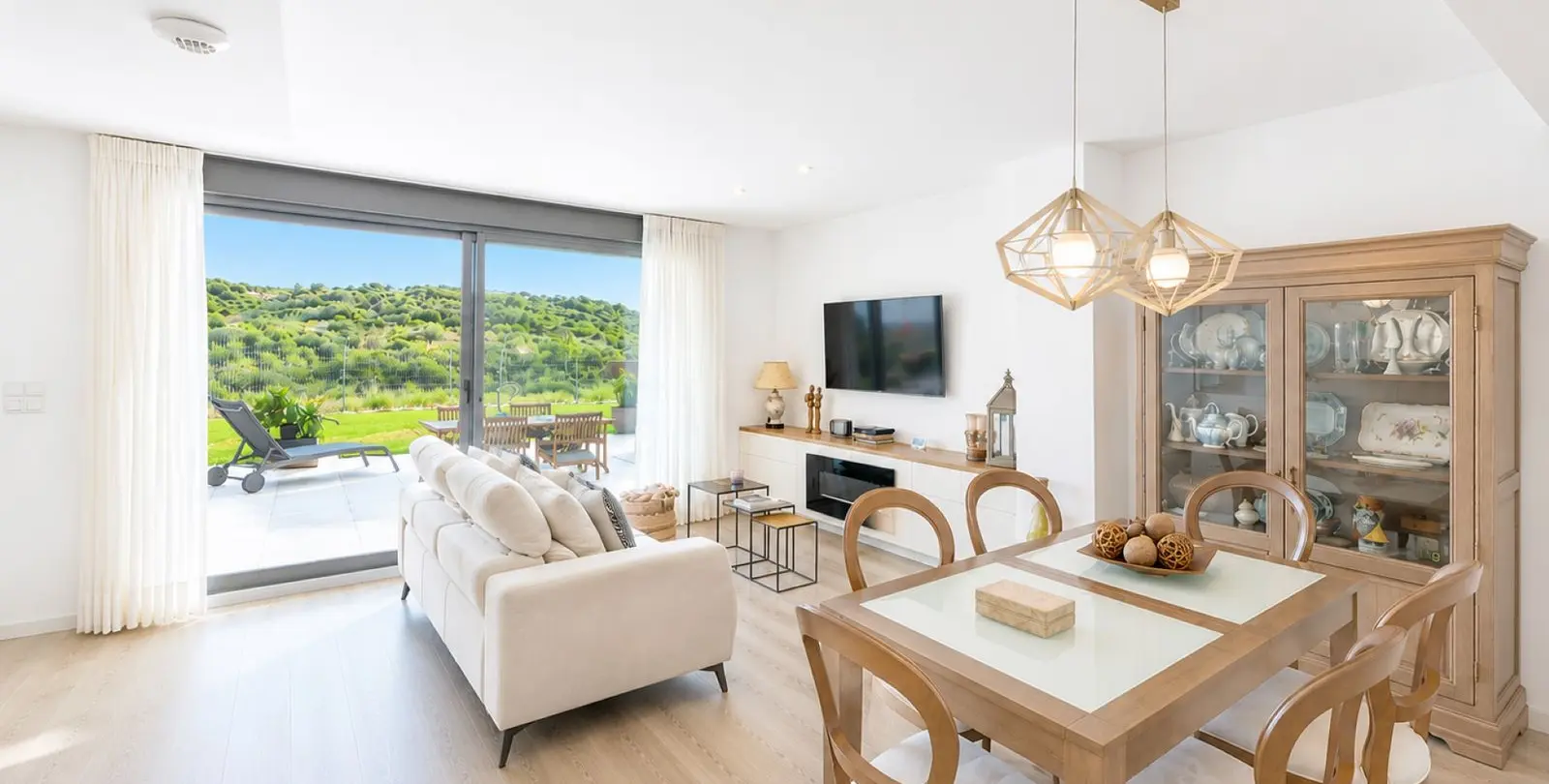 Sale of ground floor apartment in Estepona 11