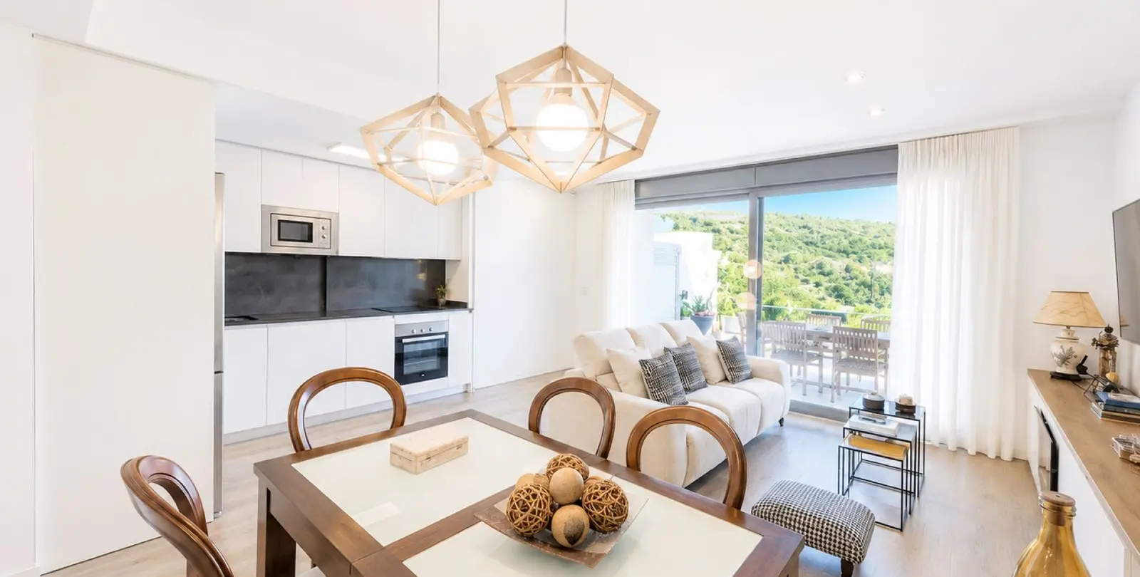 Sale of ground floor apartment in Estepona 17