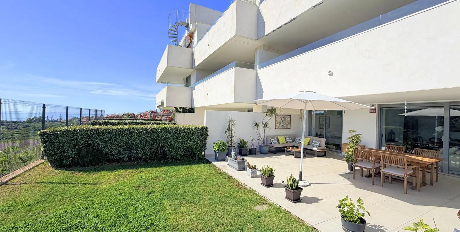 Sale of ground floor apartment in Estepona 18