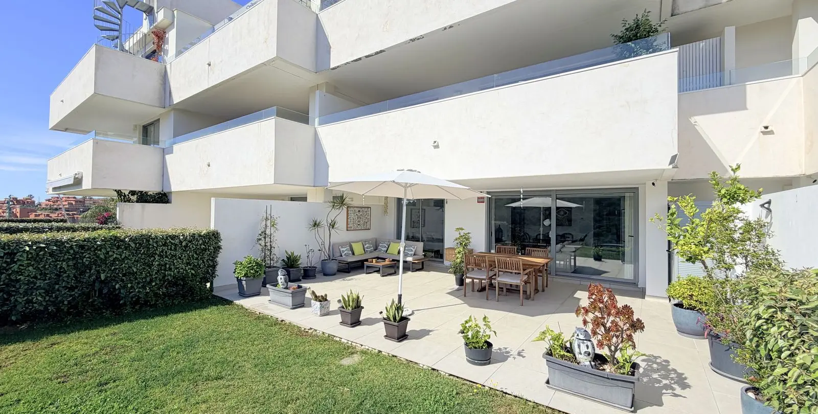 Sale of ground floor apartment in Estepona 38