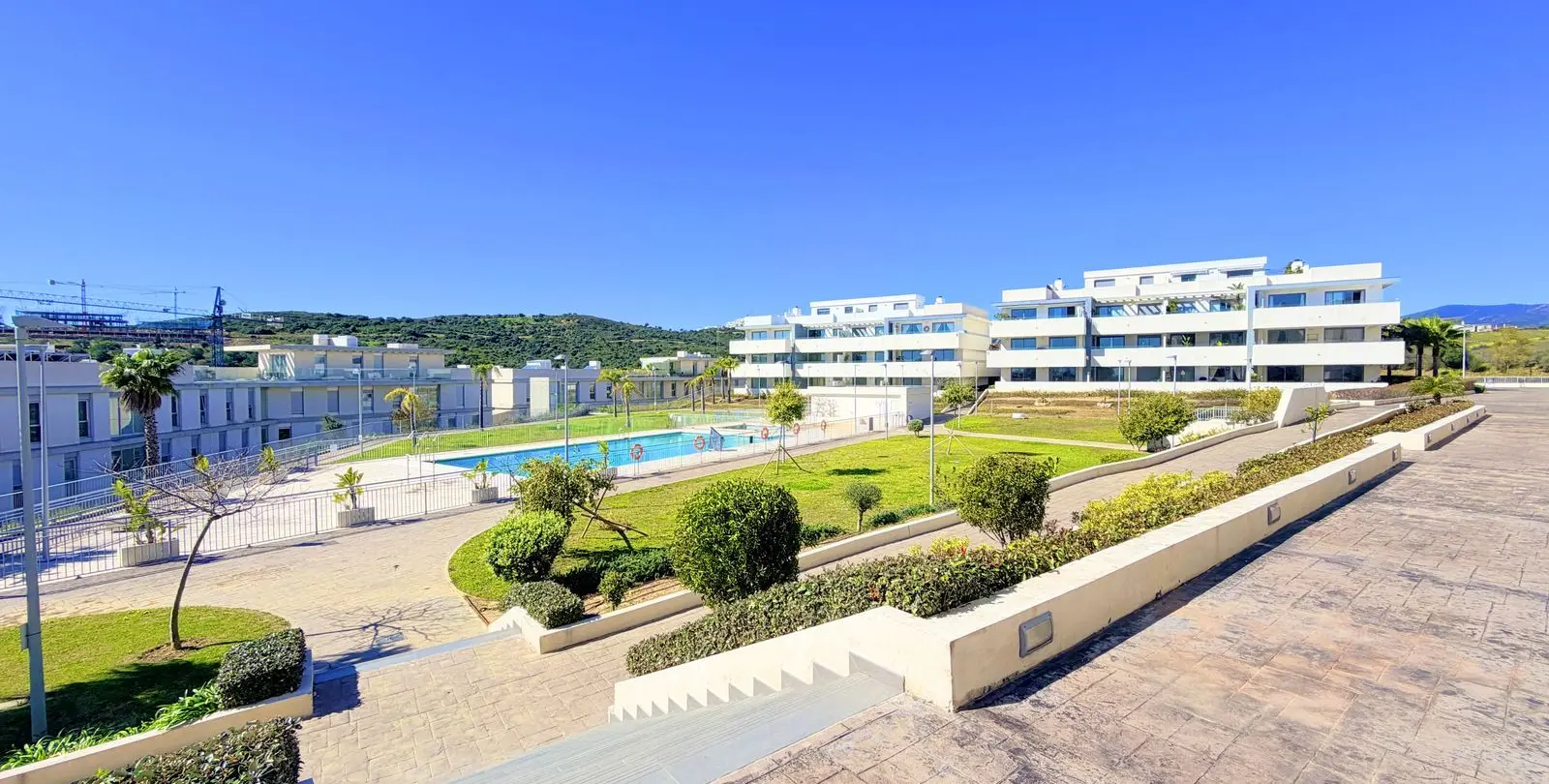 Sale of ground floor apartment in Estepona 41