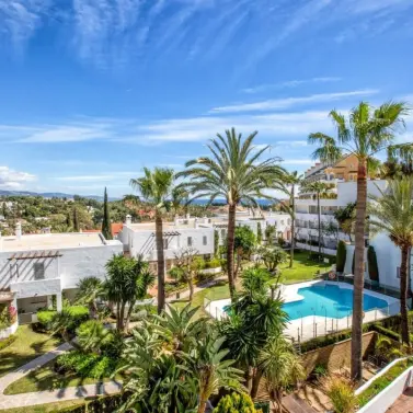 Продажа апартаментов на среднем этаже в Nueva Andalucía