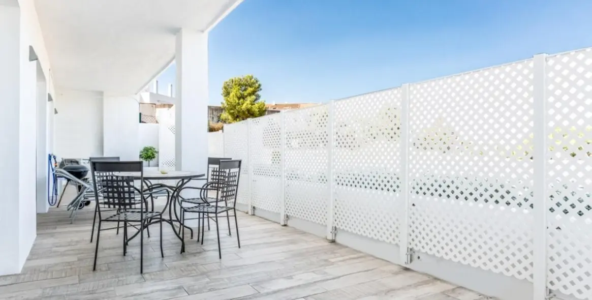 Sale of middle floor apartment in Nueva Andalucía 3
