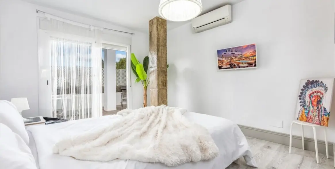 Sale of middle floor apartment in Nueva Andalucía 12