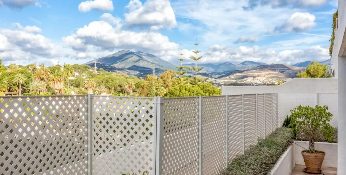 Sale of middle floor apartment in Nueva Andalucía 18