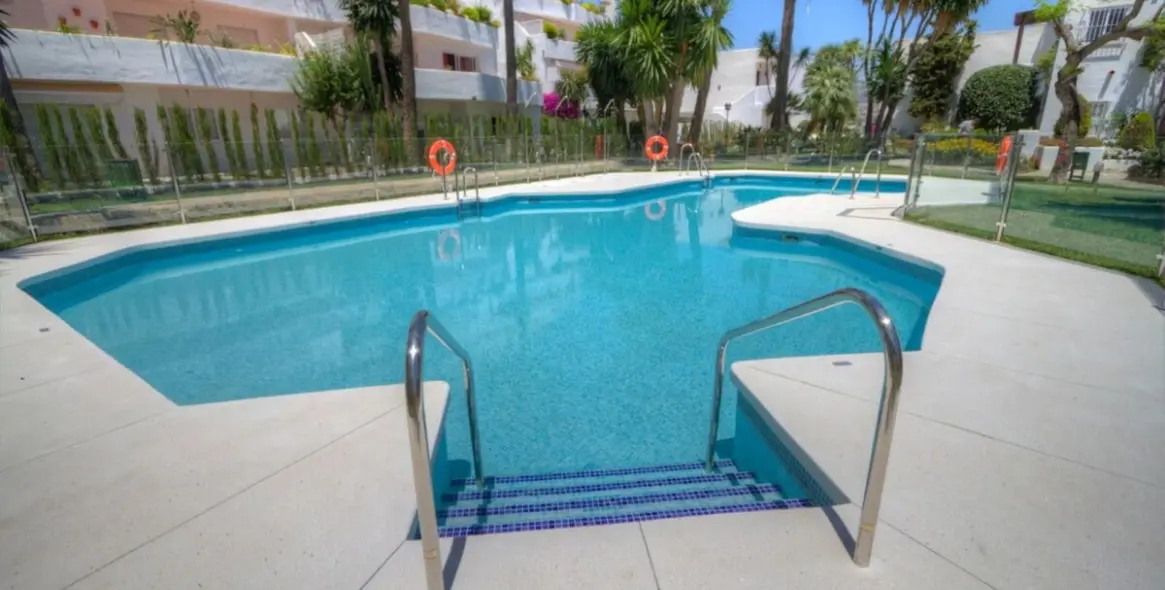 Sale of middle floor apartment in Nueva Andalucía 19