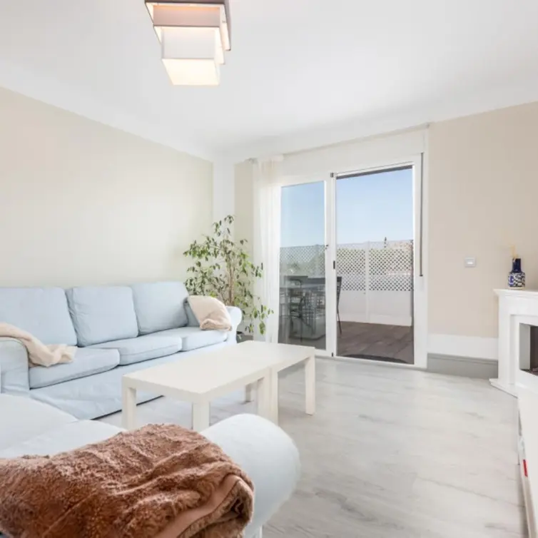 Venta de apartamento en planta media en Nueva Andalucía