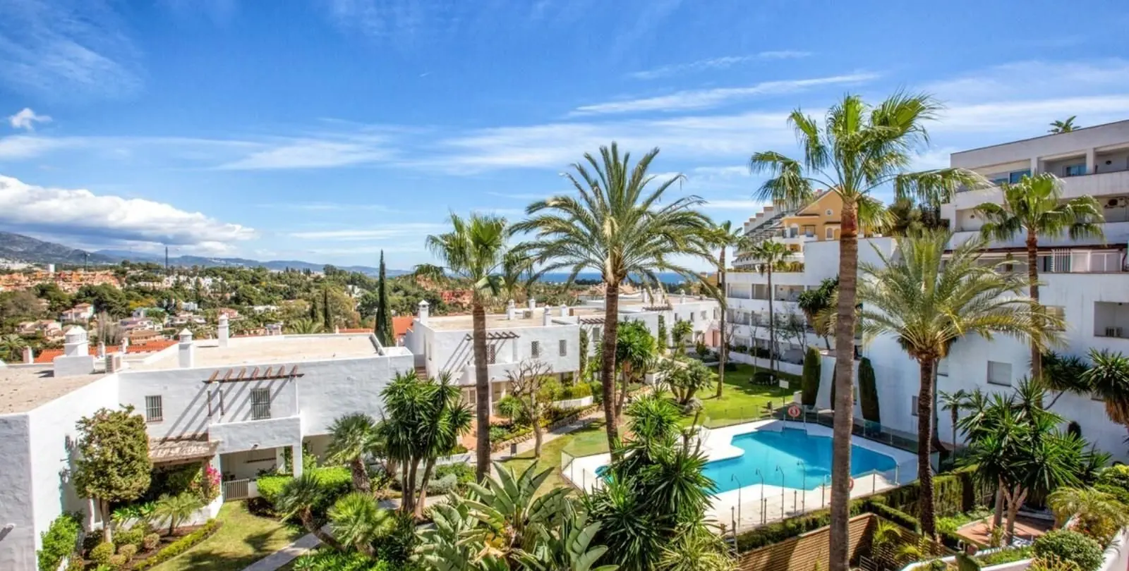 Продажа апартаментов на среднем этаже в Nueva Andalucía 2