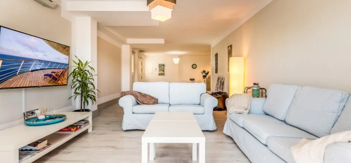 Venta de apartamento en planta media en Nueva Andalucía 3