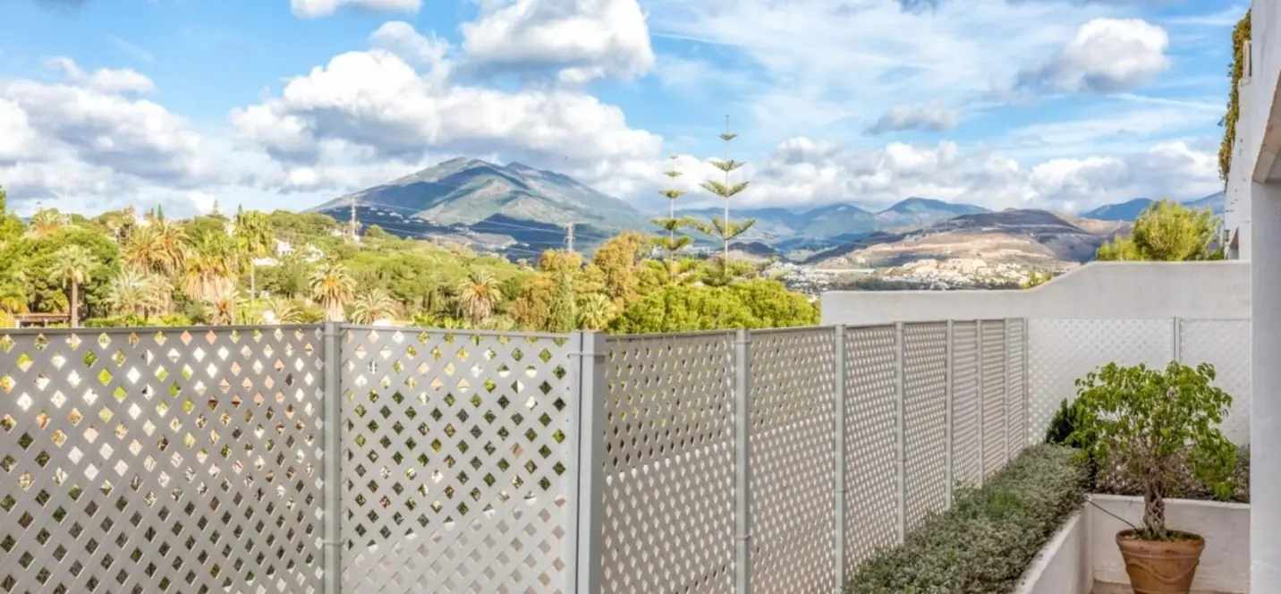 Venta de apartamento en planta media en Nueva Andalucía 4
