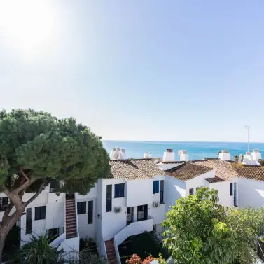 Продажа дома на две семьи в Calahonda