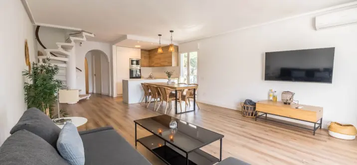 Продажа дома на две семьи в Calahonda 3