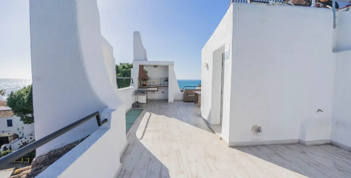 Sale of semi-detached house in Calahonda 5