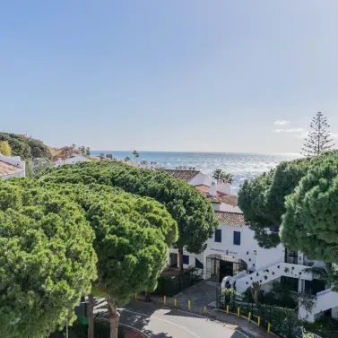 Продажа дома на две семьи в Calahonda