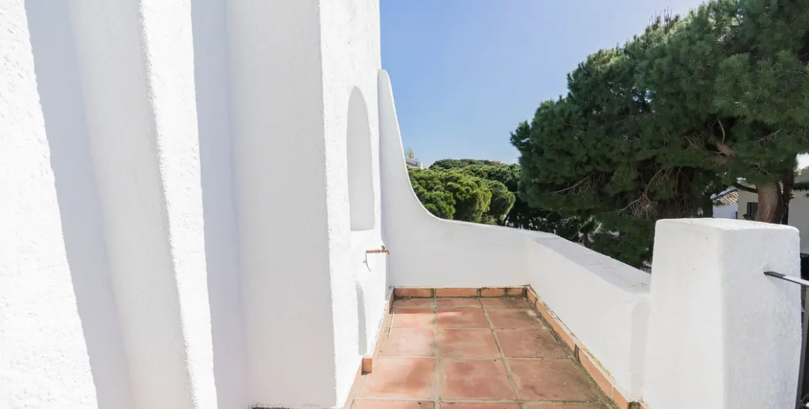 Sale of semi-detached house in Calahonda 9