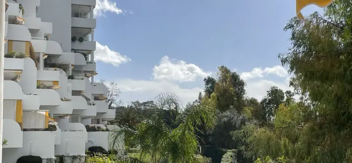 Продажа апартаментов на среднем этаже в San Pedro de Alcántara 1