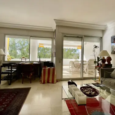 Продажа апартаментов на среднем этаже в San Pedro de Alcántara