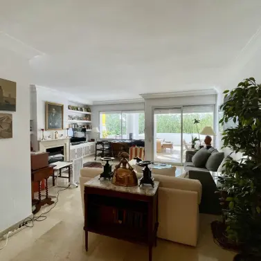 Продажа апартаментов на среднем этаже в San Pedro de Alcántara