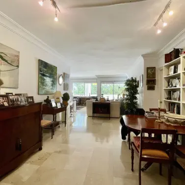 Продажа апартаментов на среднем этаже в San Pedro de Alcántara