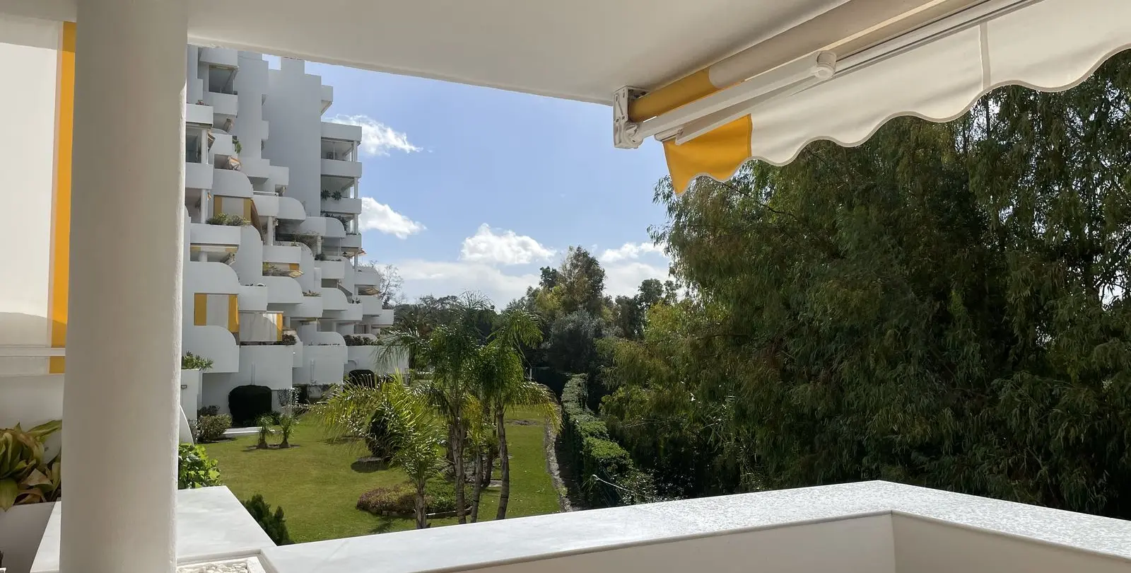 Sale of middle floor apartment in Guadalmina Alta 1