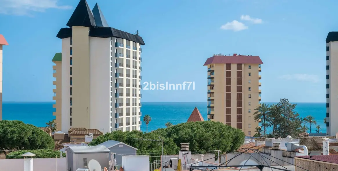 Sale of middle floor apartment in Fuengirola 22