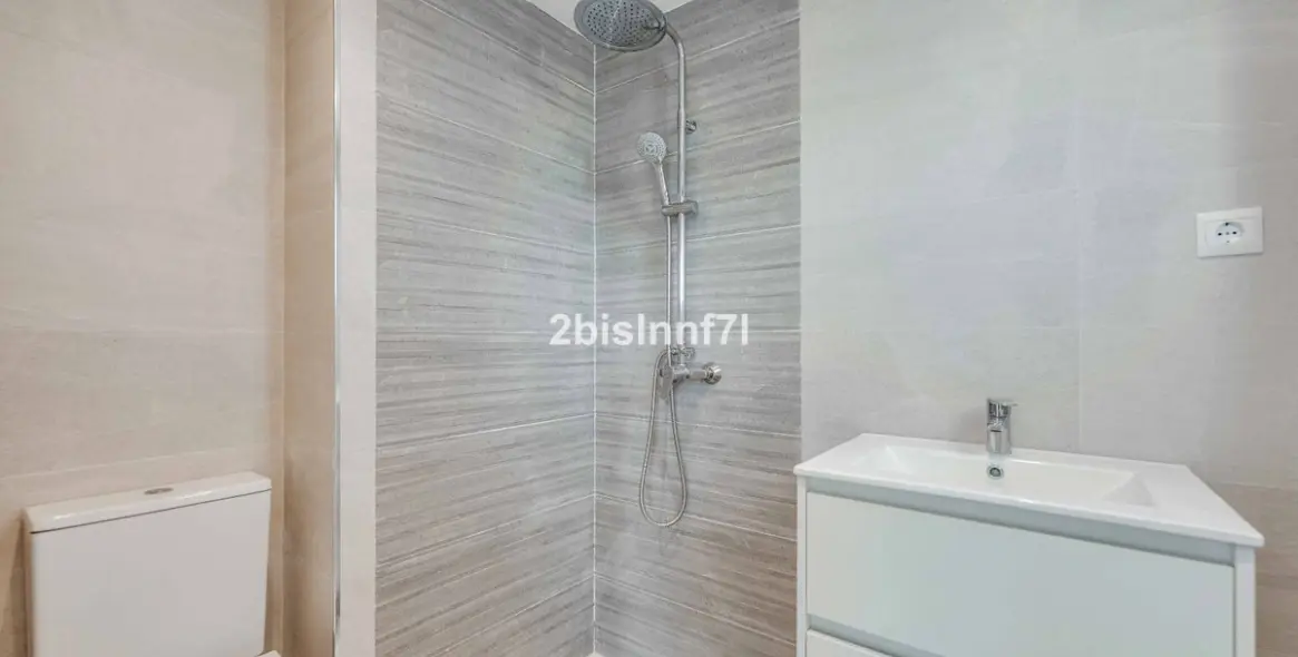 Sale of middle floor apartment in Fuengirola 9