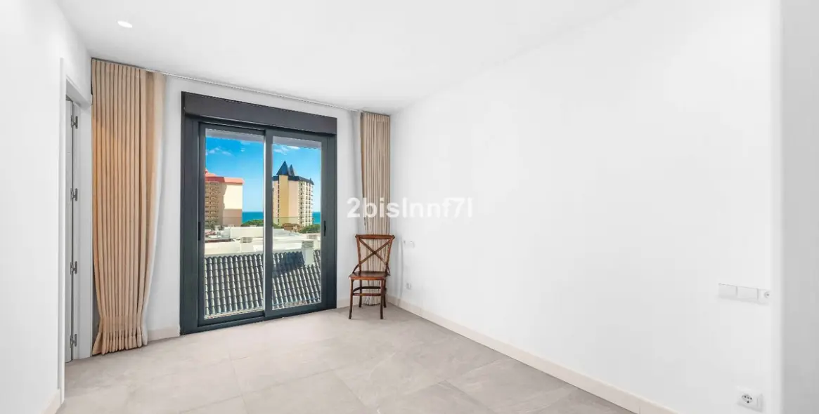 Sale of middle floor apartment in Fuengirola 13