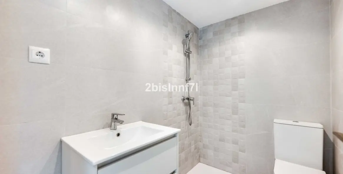 Sale of middle floor apartment in Fuengirola 14