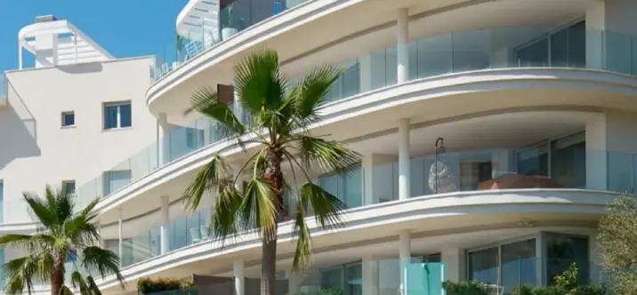 Продажа апартаментов на среднем этаже в Fuengirola 0